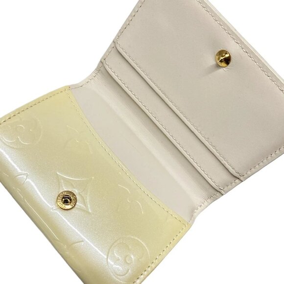 LOUIS VUITTON Ludlow M91357 Perle Monogram Vernis BJ0095 Coin Case - Picture 8 of 11